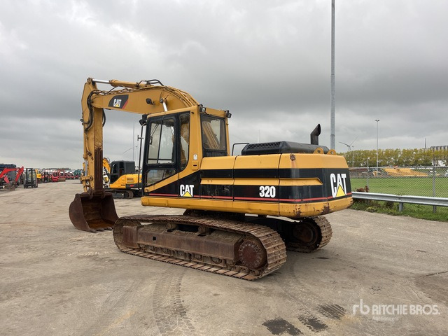 1994 Cat 320 Rupsgraafmachine - Pelle sur chenille: photos 3 1994 Cat 320 Rupsgraafmachine - Pelle sur chenille: photos 3