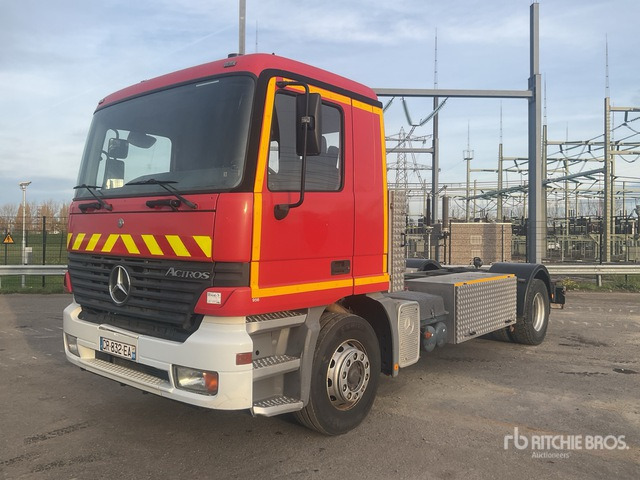 1999 Mercedes-Benz Actros 1835 4x2 Cab and Chassis - Châssis cabine: photos 1 1999 Mercedes-Benz Actros 1835 4x2 Cab and Chassis - Châssis cabine: photos 1