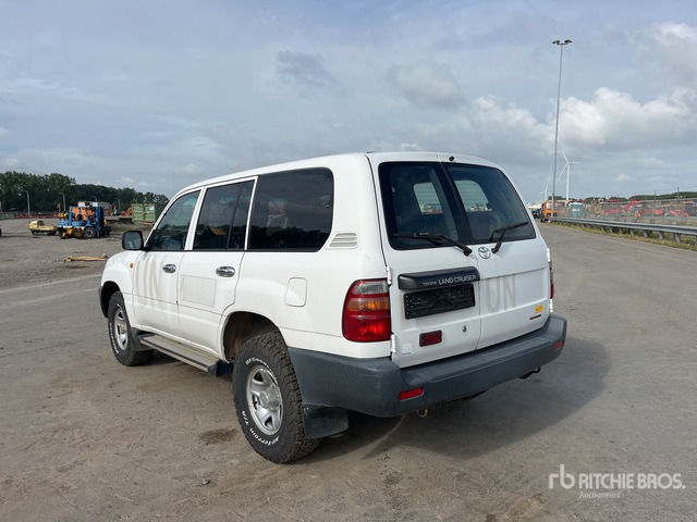 1999 Toyota Land Cruiser 105 HZJ105L-GCMRS SUV - SUV: photos 3 1999 Toyota Land Cruiser 105 HZJ105L-GCMRS SUV - SUV: photos 3