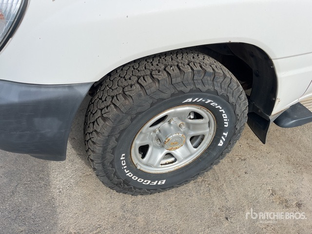 1999 Toyota Land Cruiser 105 HZJ105L-GCMRS SUV - SUV: photos 4 1999 Toyota Land Cruiser 105 HZJ105L-GCMRS SUV - SUV: photos 4