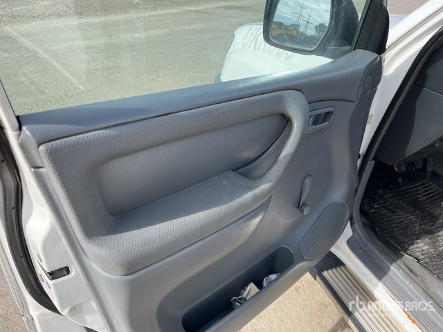 1999 Toyota Land Cruiser 105 HZJ105L-GCMRS SUV - SUV: photos 5 1999 Toyota Land Cruiser 105 HZJ105L-GCMRS SUV - SUV: photos 5