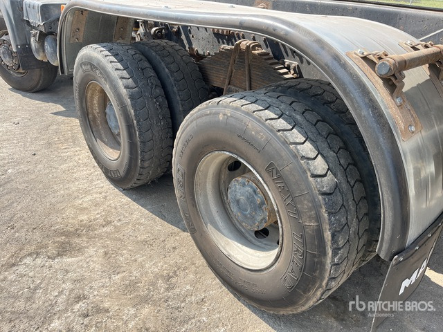 2006 MAN TGA41.430 8x8 Twin-Steer Sleeper T/A Dump Truck - Camion benne: photos 5 2006 MAN TGA41.430 8x8 Twin-Steer Sleeper T/A Dump Truck - Camion benne: photos 5