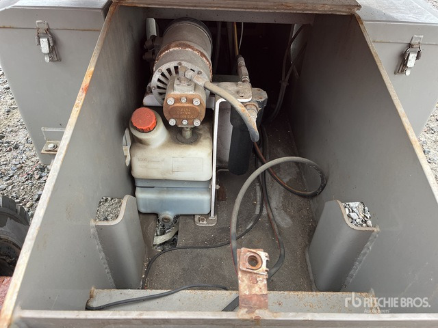 2012 Haulotte HA15IP 2WD Electric Articulating Boom Lift - Nacelle articulée: photos 5 2012 Haulotte HA15IP 2WD Electric Articulating Boom Lift - Nacelle articulée: photos 5