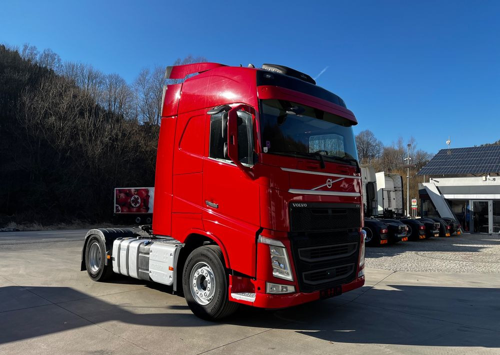 Volvo FH // Standard // 2018 // Duże zbiorniki // Klima postojowa // Radary // Idealny ! - Tracteur routier: photos 2 Volvo FH // Standard // 2018 // Duże zbiorniki // Klima postojowa // Radary // Idealny ! - Tracteur routier: photos 2