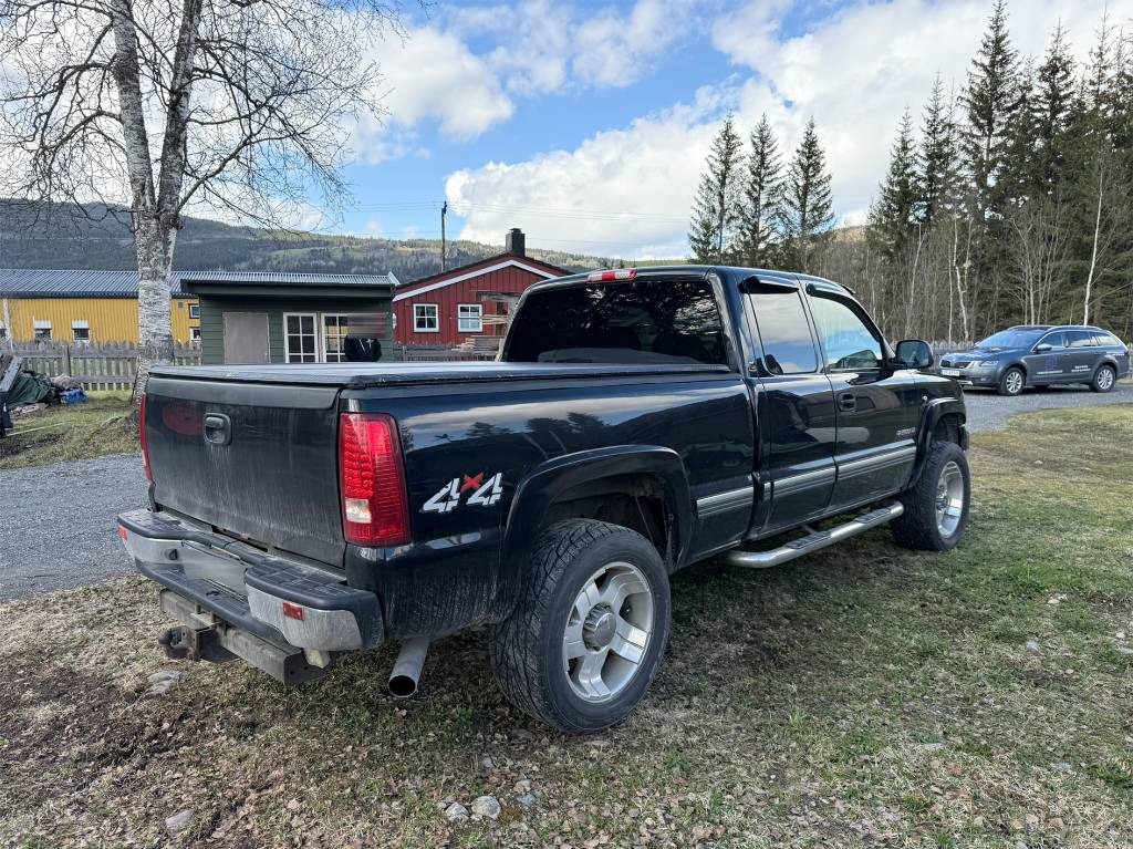 Chevrolet Silverado 2500 4x4 LT - Pick-up: photos 4 Chevrolet Silverado 2500 4x4 LT - Pick-up: photos 4
