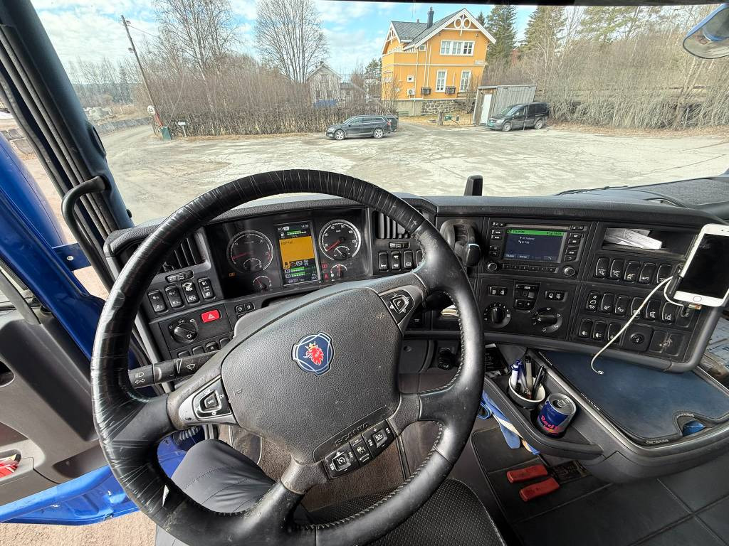 Photo d'intérieur 1: Camion grumier Scania R 730 6x4 Jonsered J1088S