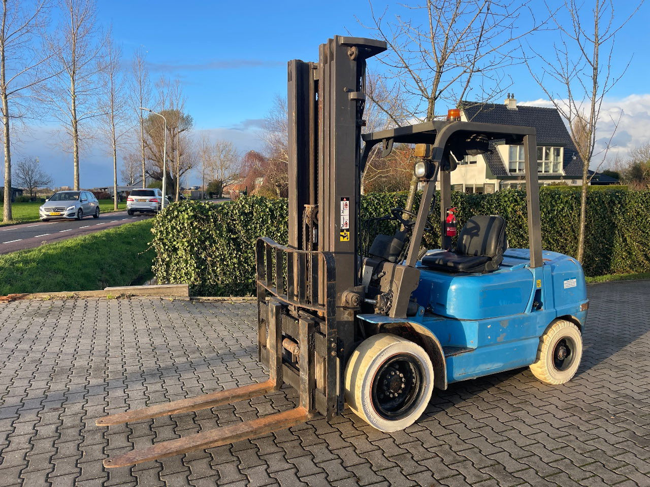 Nissan 3.5 tons diesel heftruck triplo 5.50m Hefhoogte 2000 uur - Chariot élévateur: photos 1 Nissan 3.5 tons diesel heftruck triplo 5.50m Hefhoogte 2000 uur - Chariot élévateur: photos 1