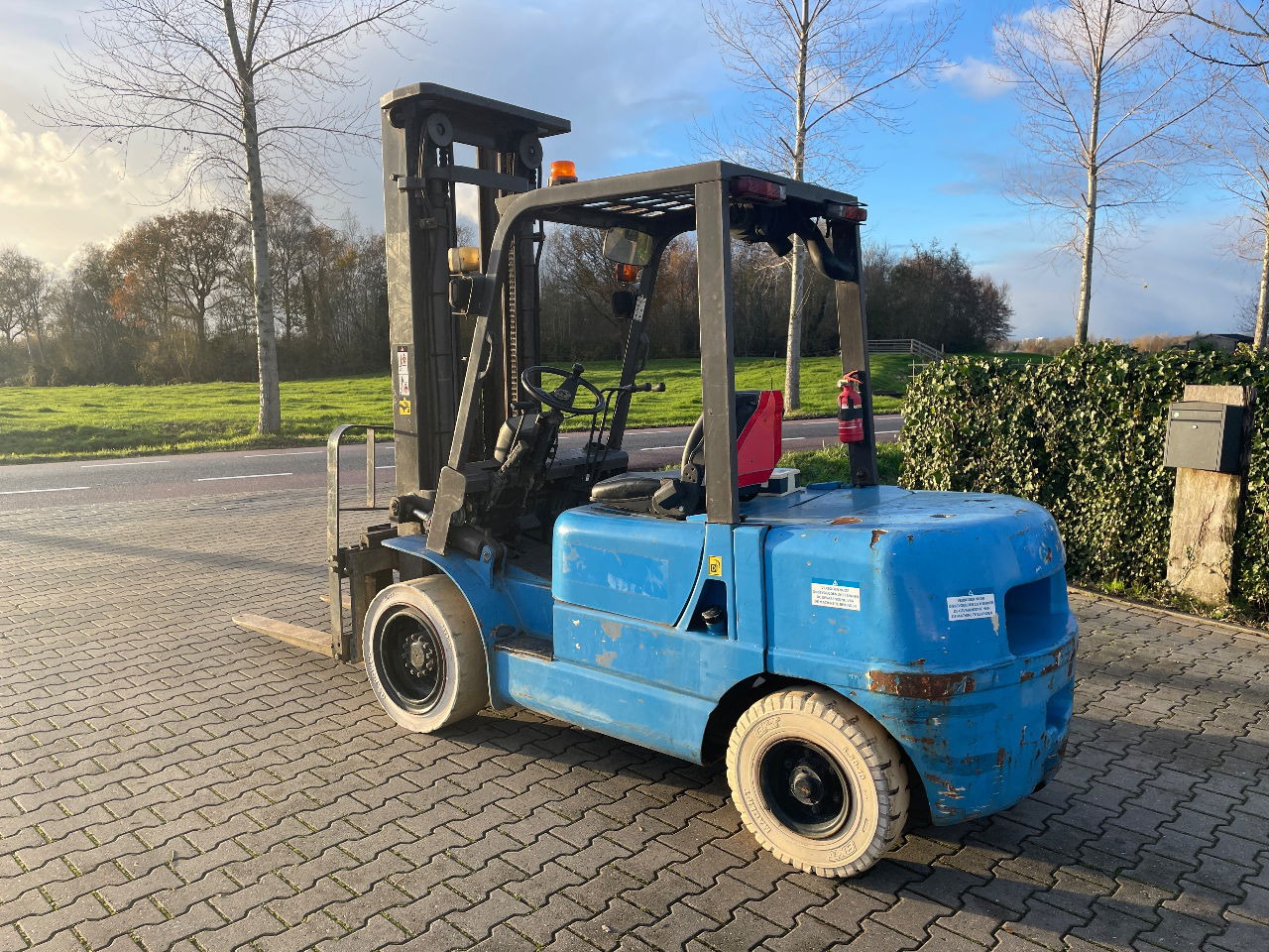 Nissan 3.5 tons diesel heftruck triplo 5.50m Hefhoogte 2000 uur - Chariot élévateur: photos 2 Nissan 3.5 tons diesel heftruck triplo 5.50m Hefhoogte 2000 uur - Chariot élévateur: photos 2