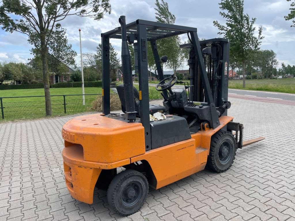 Nissan FJ02A25U 2.5 ton diesel triplo freelift heftruck - Chariot élévateur: photos 3 Nissan FJ02A25U 2.5 ton diesel triplo freelift heftruck - Chariot élévateur: photos 3