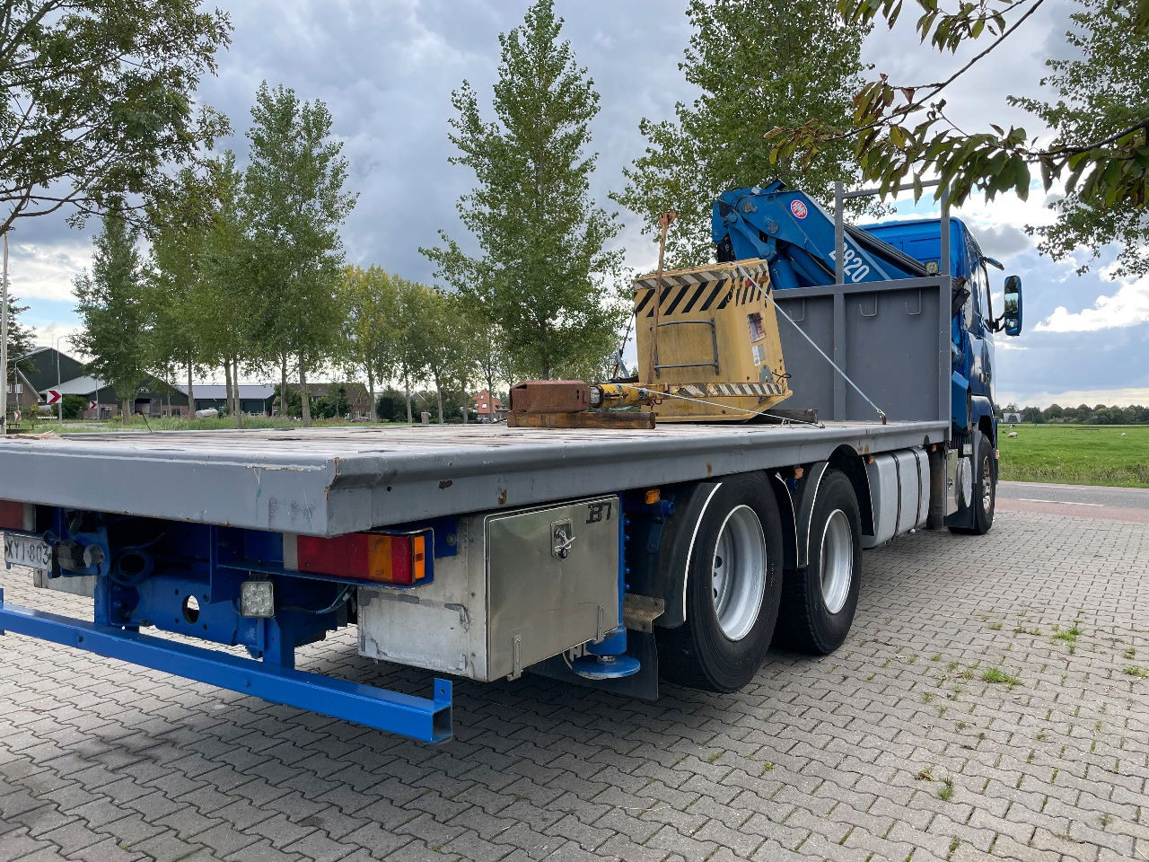 Volvo FH 16 FH16 420 with HMF 2820 crane with jib and front stamps Very Good Condition - Camion grue: photos 5 Volvo FH 16 FH16 420 with HMF 2820 crane with jib and front stamps Very Good Condition - Camion grue: photos 5