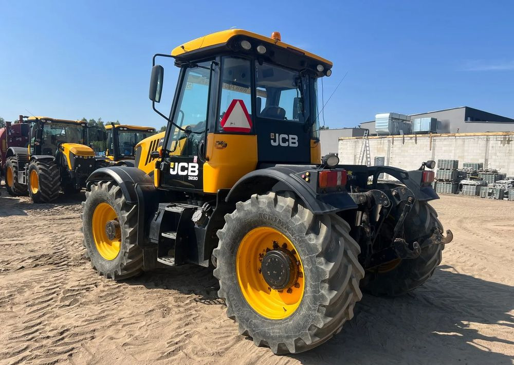 JCB FASTRAC 3230 XTRA - Tracteur agricole: photos 3 JCB FASTRAC 3230 XTRA - Tracteur agricole: photos 3