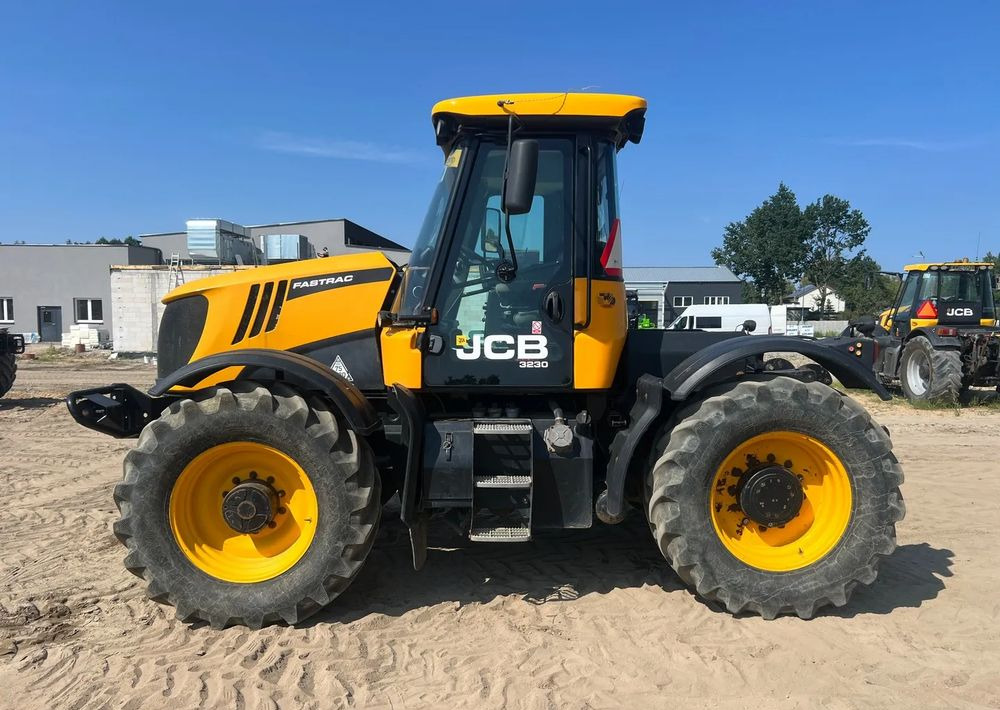 JCB FASTRAC 3230 XTRA - Tracteur agricole: photos 2 JCB FASTRAC 3230 XTRA - Tracteur agricole: photos 2