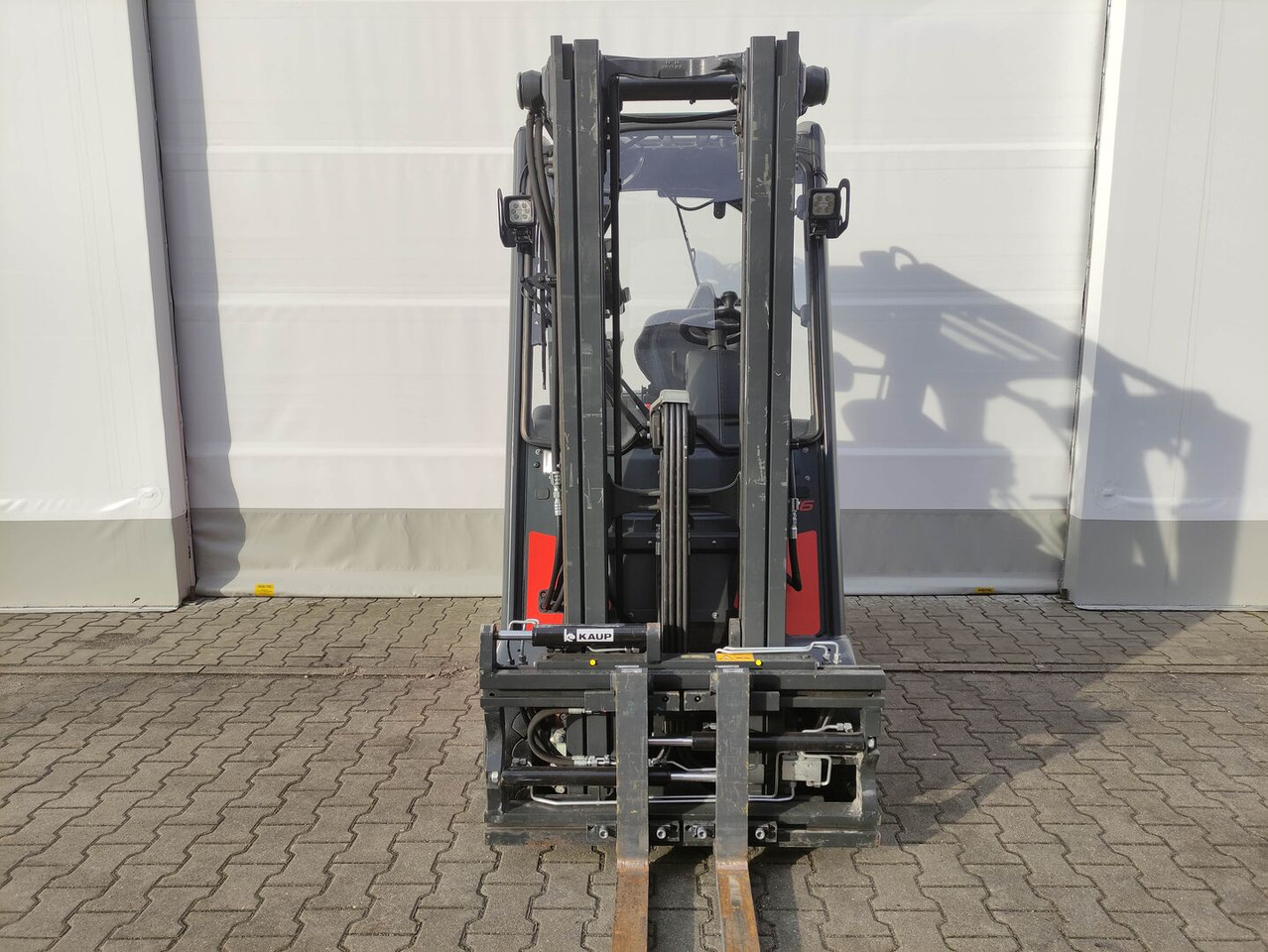 Linde E16PH-02-386 - Chariot élévateur électrique: photos 3 Linde E16PH-02-386 - Chariot élévateur électrique: photos 3