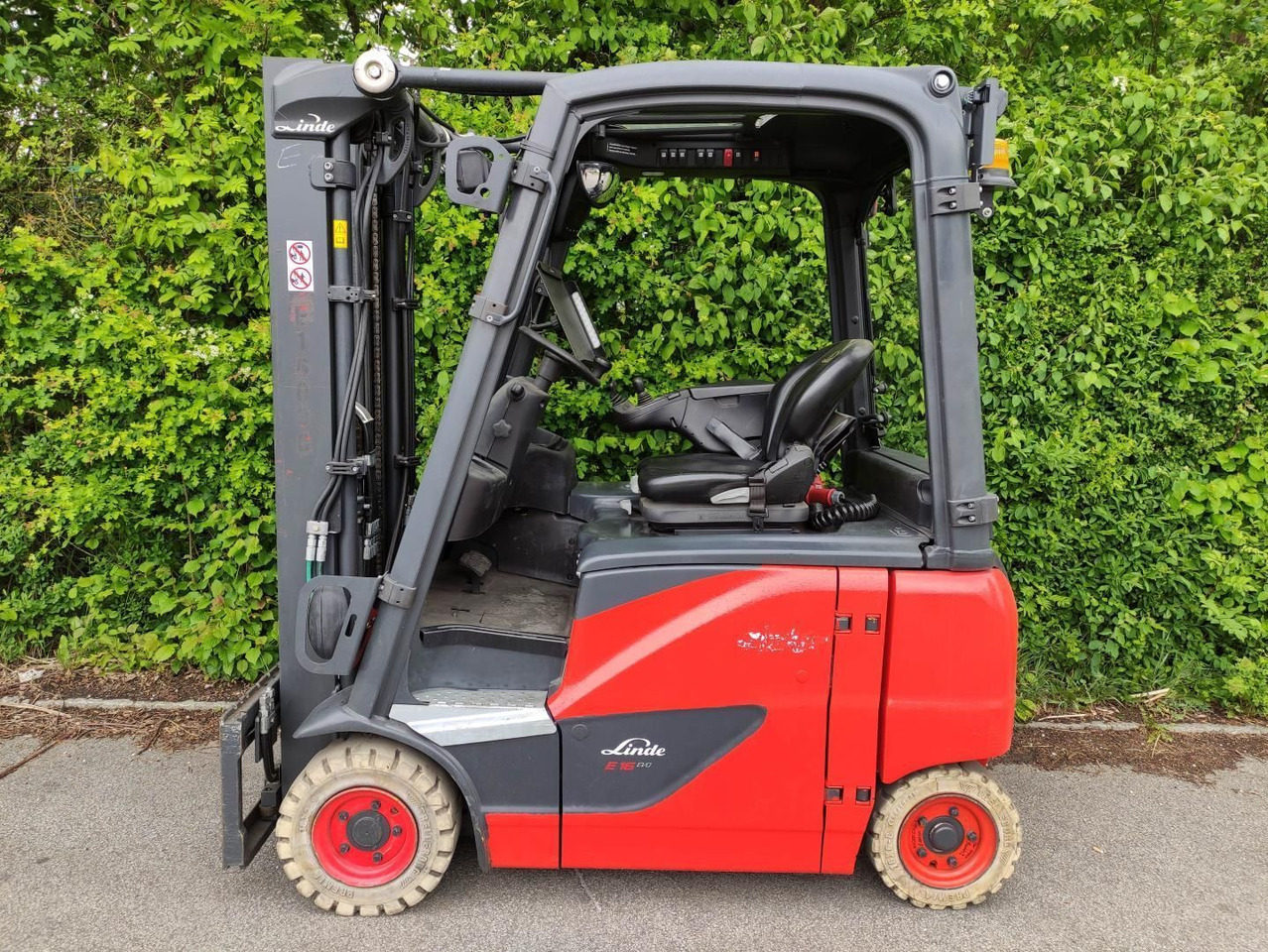 Linde E16PH-02-386-EVO - Chariot élévateur électrique: photos 1 Linde E16PH-02-386-EVO - Chariot élévateur électrique: photos 1