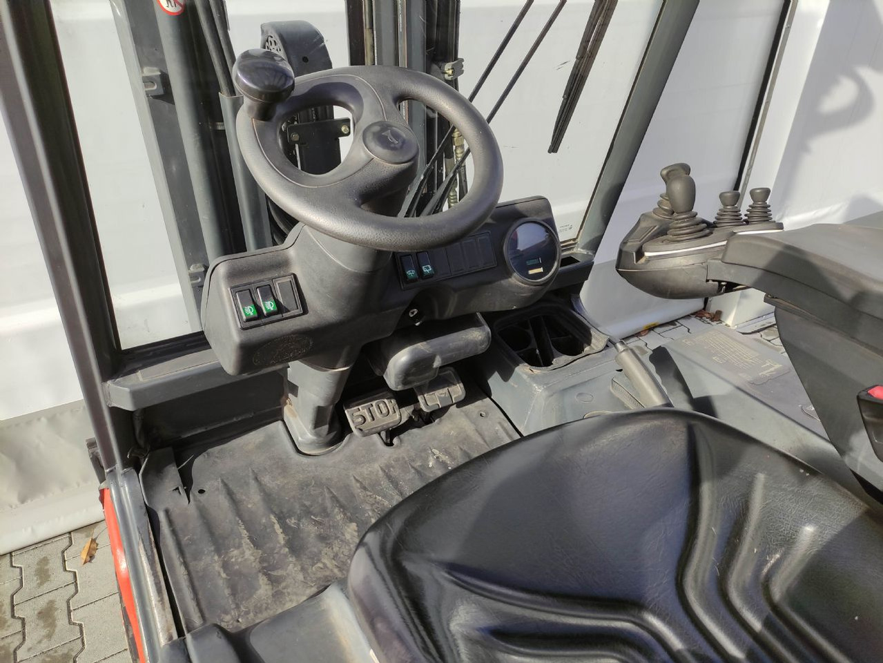 Linde E30/02/600-336 - Chariot élévateur électrique: photos 5 Linde E30/02/600-336 - Chariot élévateur électrique: photos 5