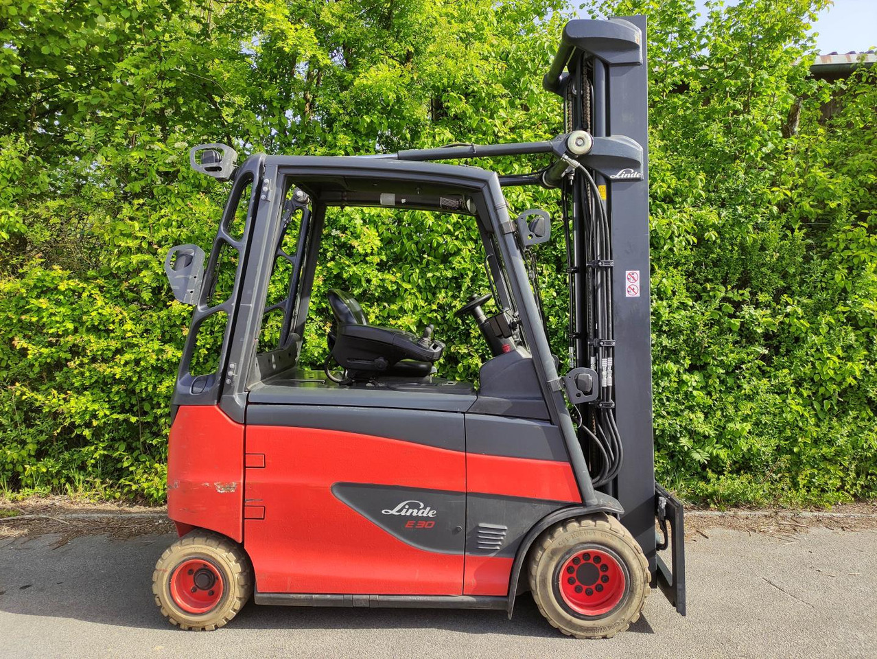 Linde E30HL-01/600-387 - Chariot élévateur électrique: photos 2 Linde E30HL-01/600-387 - Chariot élévateur électrique: photos 2