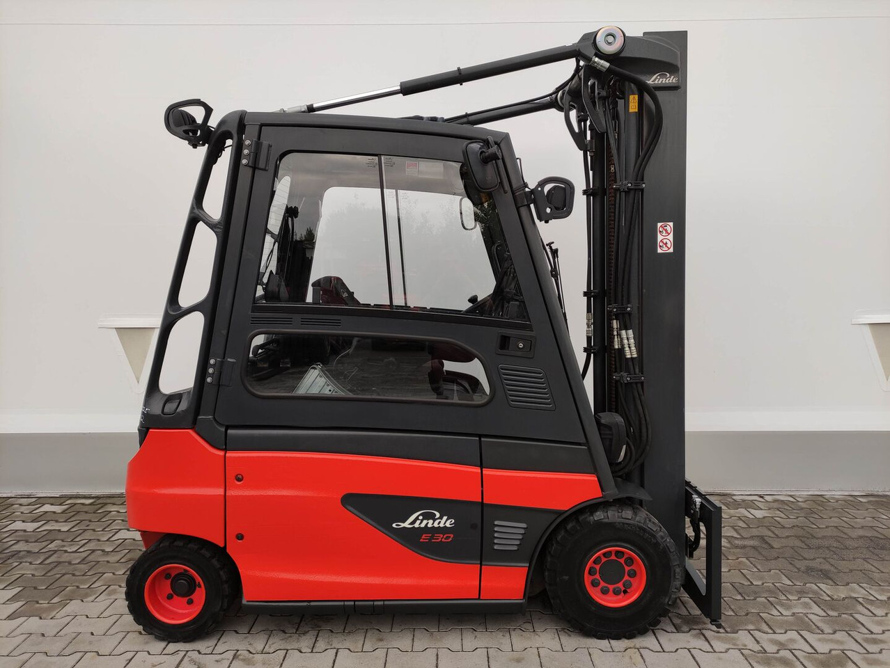 Linde E30L/387 (LACK NEU) - Chariot élévateur électrique: photos 2 Linde E30L/387 (LACK NEU) - Chariot élévateur électrique: photos 2