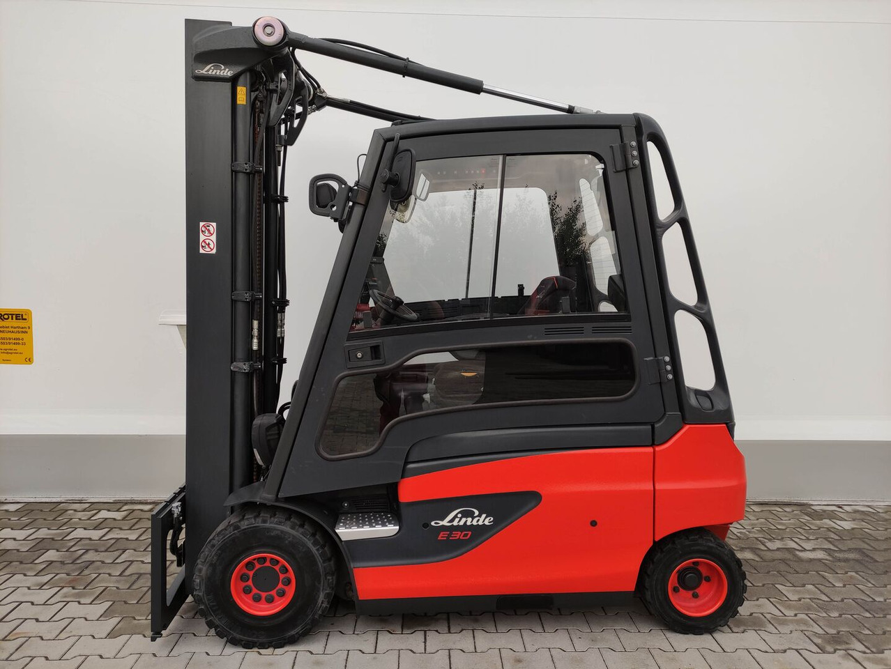 Linde E30L/387 (LACK NEU) - Chariot élévateur électrique: photos 1 Linde E30L/387 (LACK NEU) - Chariot élévateur électrique: photos 1