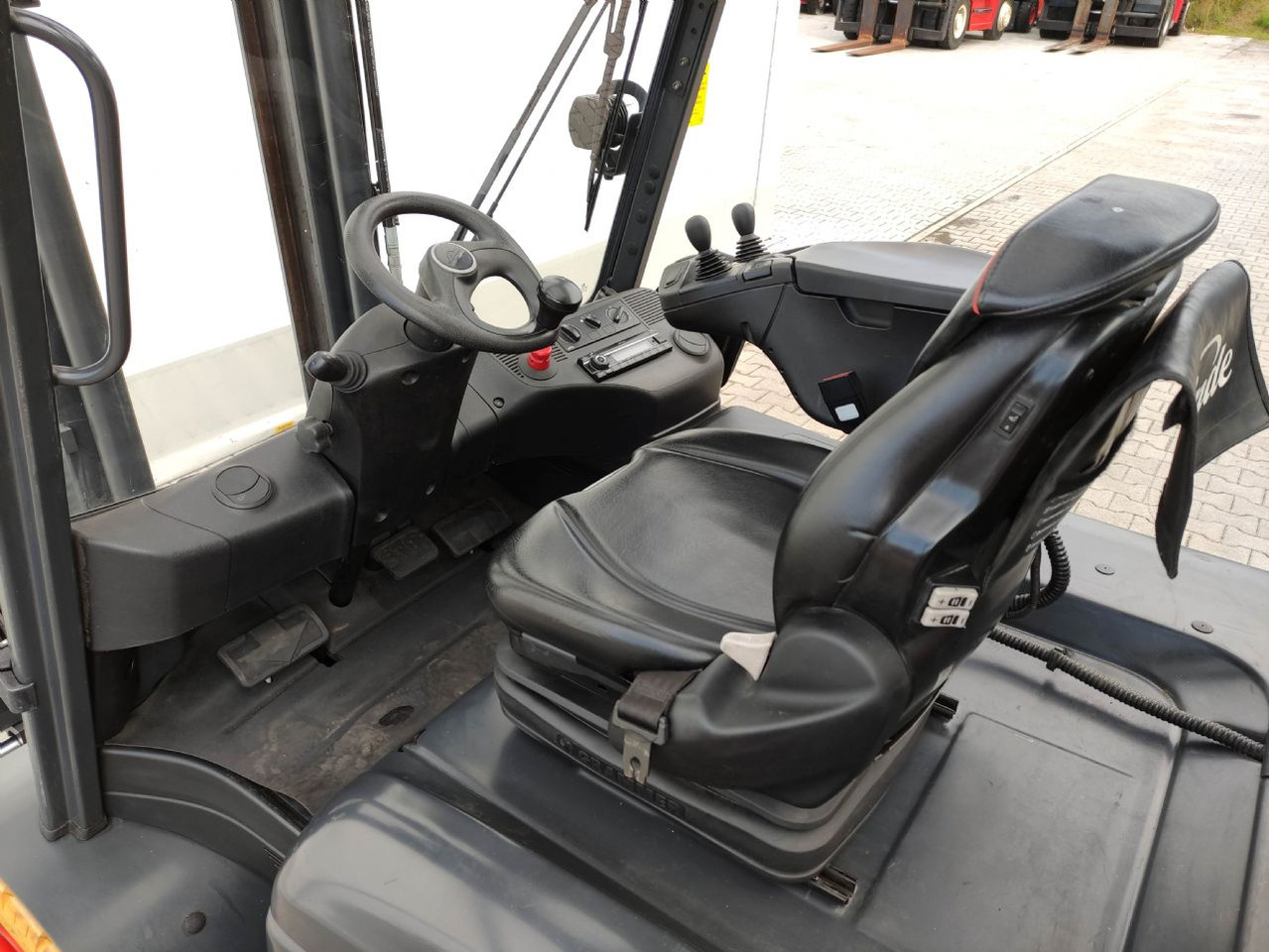 Linde E50HL-01-388 - Chariot élévateur électrique: photos 5 Linde E50HL-01-388 - Chariot élévateur électrique: photos 5
