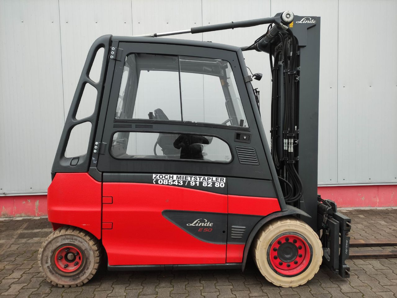 Linde E50HL-01-600 - Chariot élévateur électrique: photos 2 Linde E50HL-01-600 - Chariot élévateur électrique: photos 2