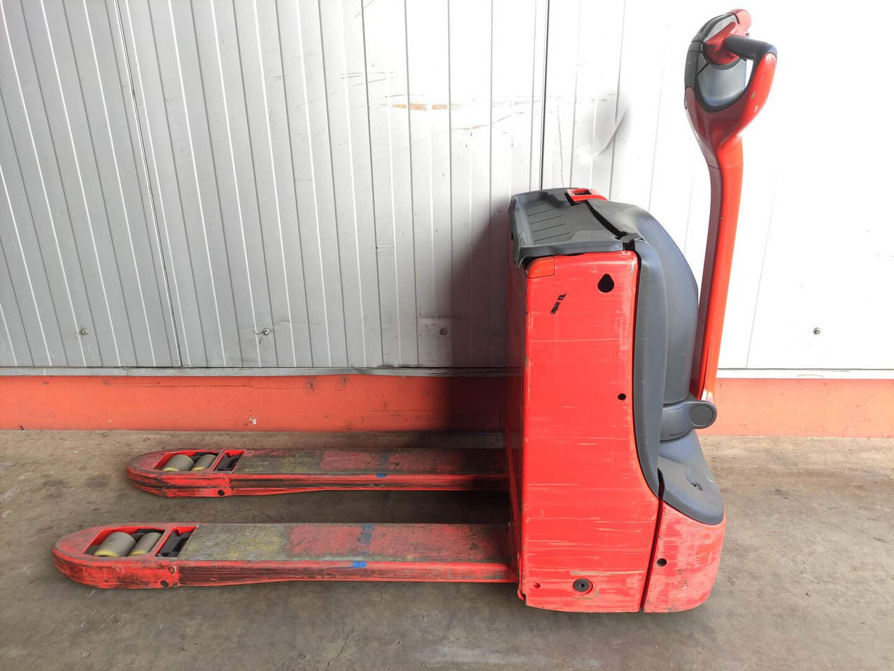 Linde T18-1152 - Transpalette: photos 1 Linde T18-1152 - Transpalette: photos 1
