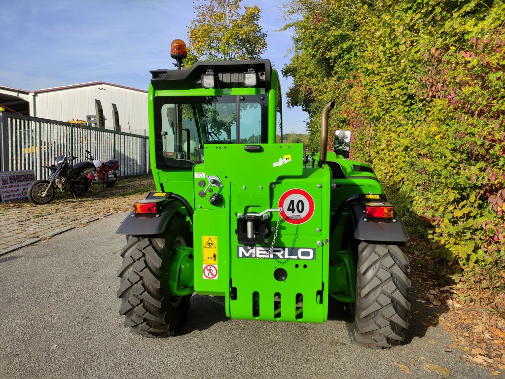 Merlo P27.6 Plus - 40km/h - Chariot télescopique: photos 4 Merlo P27.6 Plus - 40km/h - Chariot télescopique: photos 4