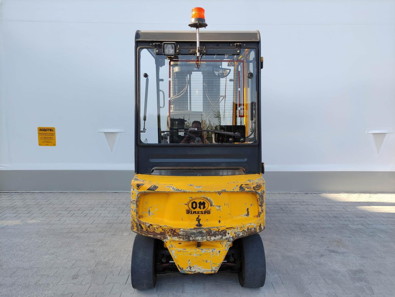 OM-Pimespo XE40 - Chariot élévateur électrique: photos 4 OM-Pimespo XE40 - Chariot élévateur électrique: photos 4