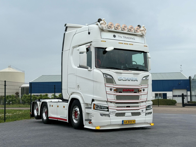Scania R650 V8 FULL AIR, SHOW TRUCK, SPECIAL INTERIOR, SMART TACHO 2. - Tracteur routier: photos 1 Scania R650 V8 FULL AIR, SHOW TRUCK, SPECIAL INTERIOR, SMART TACHO 2. - Tracteur routier: photos 1