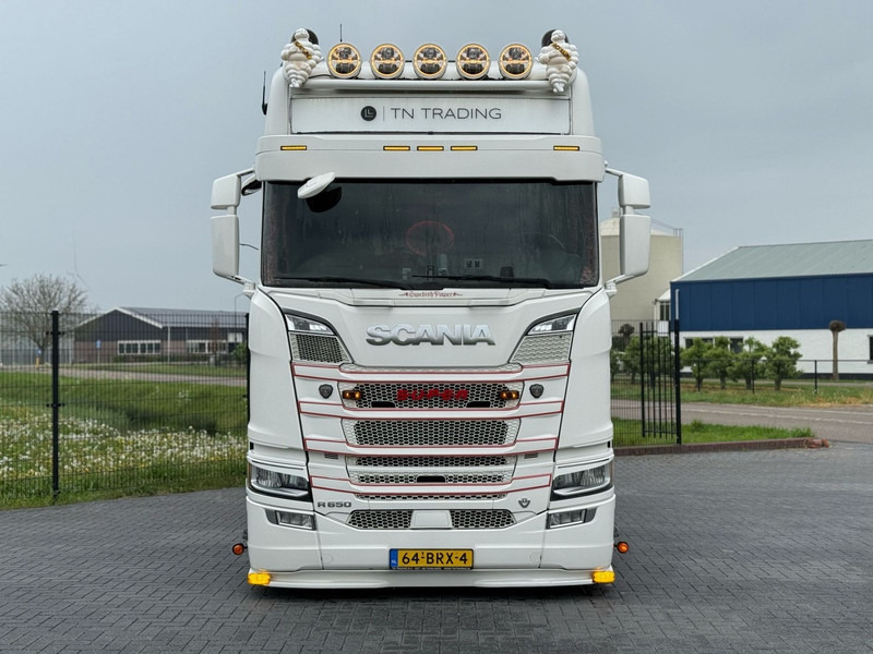 Scania R650 V8 FULL AIR, SHOW TRUCK, SPECIAL INTERIOR, SMART TACHO 2. - Tracteur routier: photos 3 Scania R650 V8 FULL AIR, SHOW TRUCK, SPECIAL INTERIOR, SMART TACHO 2. - Tracteur routier: photos 3