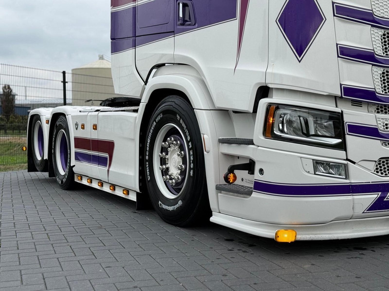Scania S580 V8 NGS VOLLUCHT, SHOW, LEATHER, RETARDER, LOW MILEAGE, WB 315. - Tracteur routier: photos 3 Scania S580 V8 NGS VOLLUCHT, SHOW, LEATHER, RETARDER, LOW MILEAGE, WB 315. - Tracteur routier: photos 3