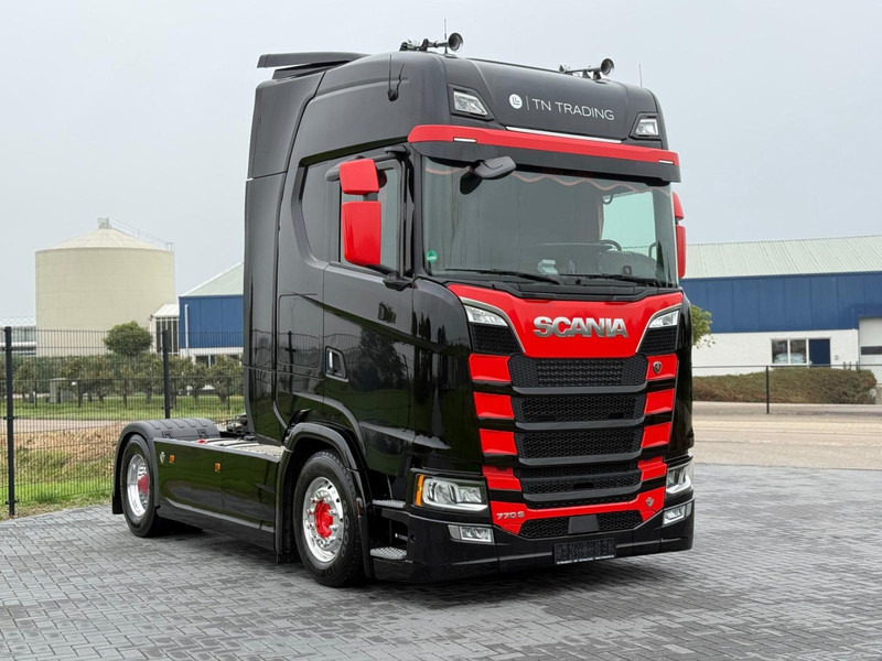 Scania S770 VOLLUCHT, LEER, RETARDER, 2 TANKS, PARK COOL. - Tracteur routier: photos 1 Scania S770 VOLLUCHT, LEER, RETARDER, 2 TANKS, PARK COOL. - Tracteur routier: photos 1