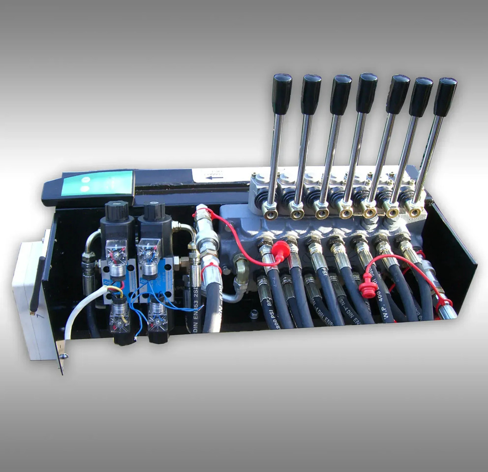 Hydrauliczny zawór sterujący do przyczepy do przewozu drewna Jansen HRW-15 - Pièces de rechange pour Remorque forestière: photos 1 Hydrauliczny zawór sterujący do przyczepy do przewozu drewna Jansen HRW-15 - Pièces de rechange pour Remorque forestière: photos 1