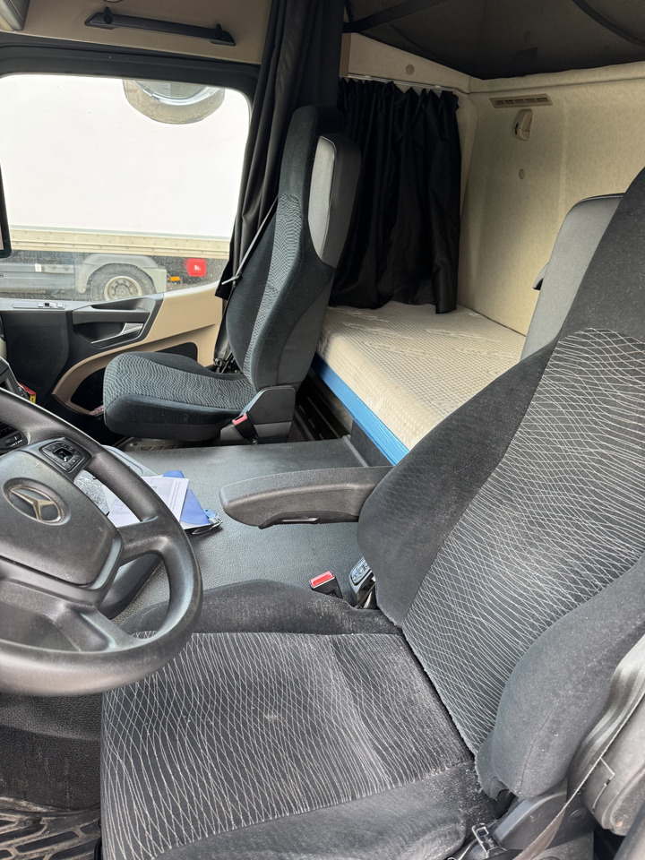 Camion à rideaux coulissants MERCEDES-BENZ Actros: photos 7 Camion à rideaux coulissants MERCEDES-BENZ Actros: photos 7