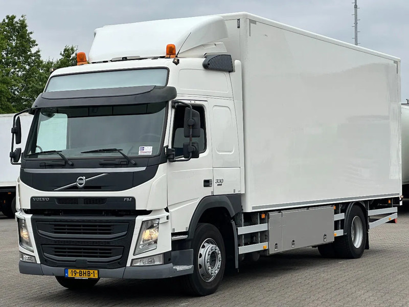 Volvo FM 330 4x2 Gesloten Opbouw / Euro 6 / 3T Laadklep / Bakverwarming / Apk! - Camion fourgon: photos 1 Volvo FM 330 4x2 Gesloten Opbouw / Euro 6 / 3T Laadklep / Bakverwarming / Apk! - Camion fourgon: photos 1