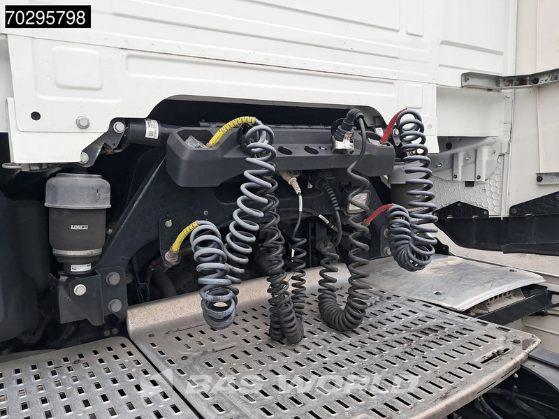 DAF XG 480 4X2 Retarder 2xTanks ACC LED Euro 6 - Tracteur routier: photos 5 DAF XG 480 4X2 Retarder 2xTanks ACC LED Euro 6 - Tracteur routier: photos 5