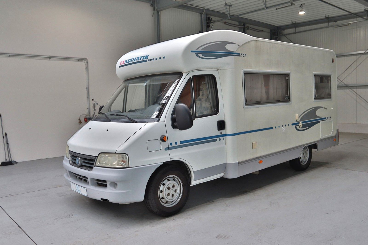 Adria Coral 590 DS / Festbett / Sehr gepflegt - Camping-car profilé: photos 2 Adria Coral 590 DS / Festbett / Sehr gepflegt - Camping-car profilé: photos 2