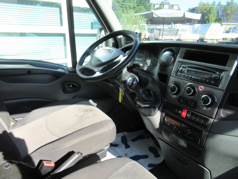 Photo d'intérieur 1: Utilitaire benne Iveco Daily 35S17 3.0 HPI Diesel EEV Kipper