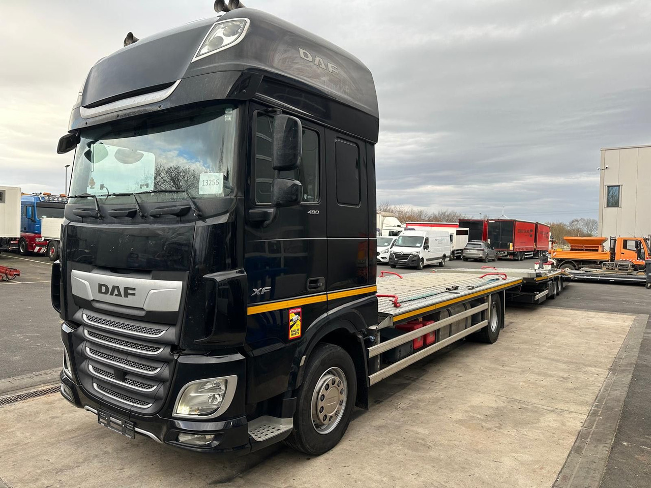 DAF 480XF*Flachzug*Aufstellbühne*VDI2700*Top! - Camion porte-voitures: photos 1 DAF 480XF*Flachzug*Aufstellbühne*VDI2700*Top! - Camion porte-voitures: photos 1