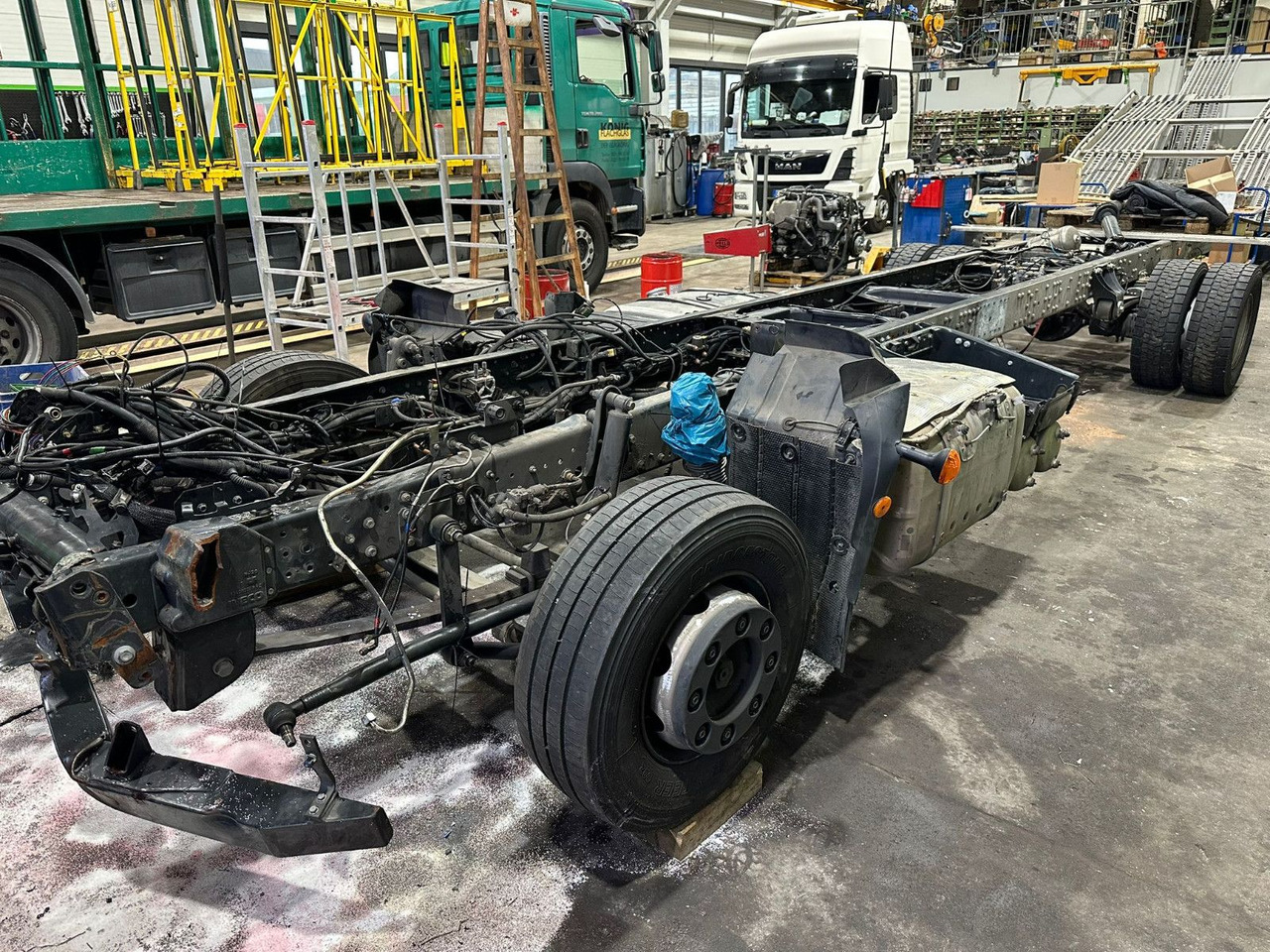 Iveco 110EL25 Unfallchassis ohne Motor/Getriebe - Châssis cabine: photos 4 Iveco 110EL25 Unfallchassis ohne Motor/Getriebe - Châssis cabine: photos 4