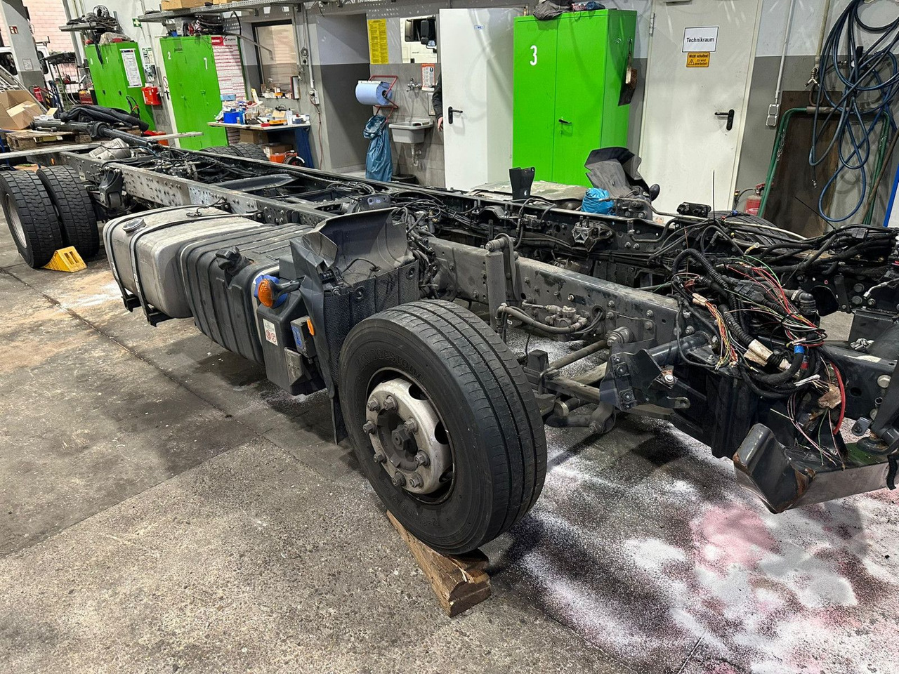 Iveco 110EL25 Unfallchassis ohne Motor/Getriebe - Châssis cabine: photos 3 Iveco 110EL25 Unfallchassis ohne Motor/Getriebe - Châssis cabine: photos 3