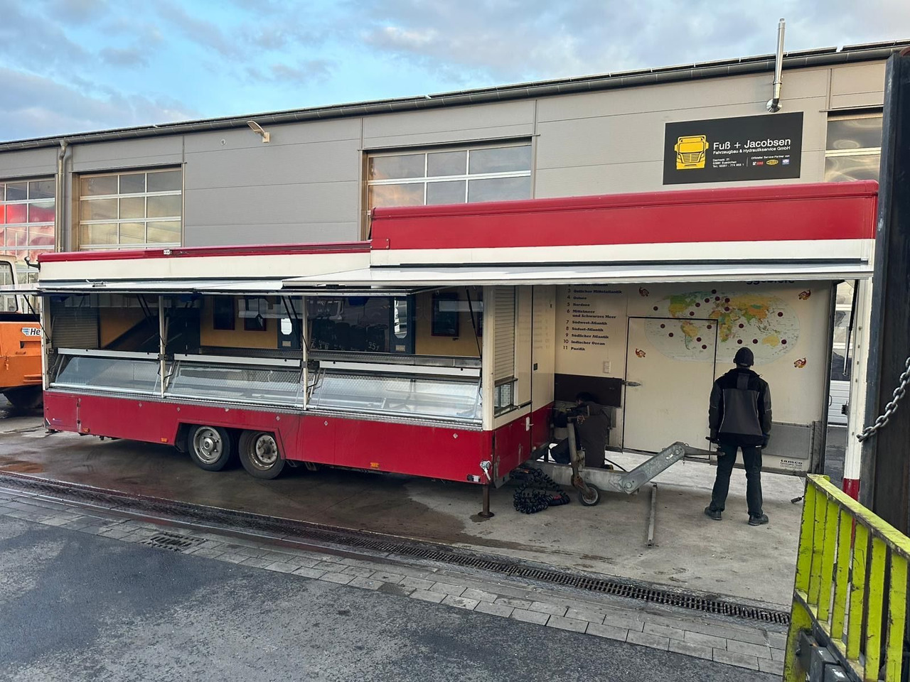 Tamco Merkur 6600D Fisch- Verkaufswagen Tamco Merkur 6600D Fisch- Verkaufswagen - Remorque magasin: photos 2 Tamco Merkur 6600D Fisch- Verkaufswagen Tamco Merkur 6600D Fisch- Verkaufswagen - Remorque magasin: photos 2