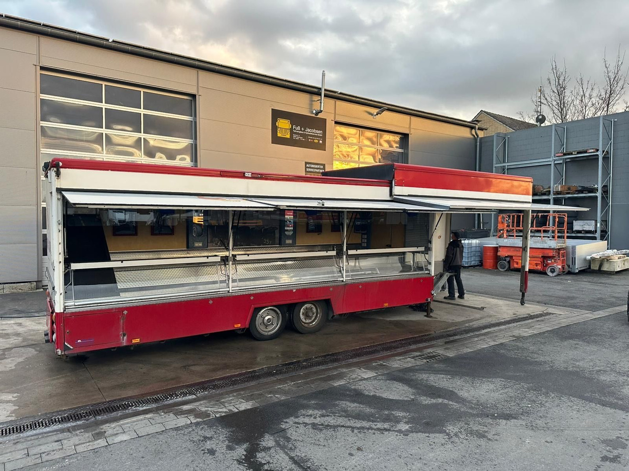 Tamco Merkur 6600D Fisch- Verkaufswagen Tamco Merkur 6600D Fisch- Verkaufswagen - Remorque magasin: photos 1 Tamco Merkur 6600D Fisch- Verkaufswagen Tamco Merkur 6600D Fisch- Verkaufswagen - Remorque magasin: photos 1