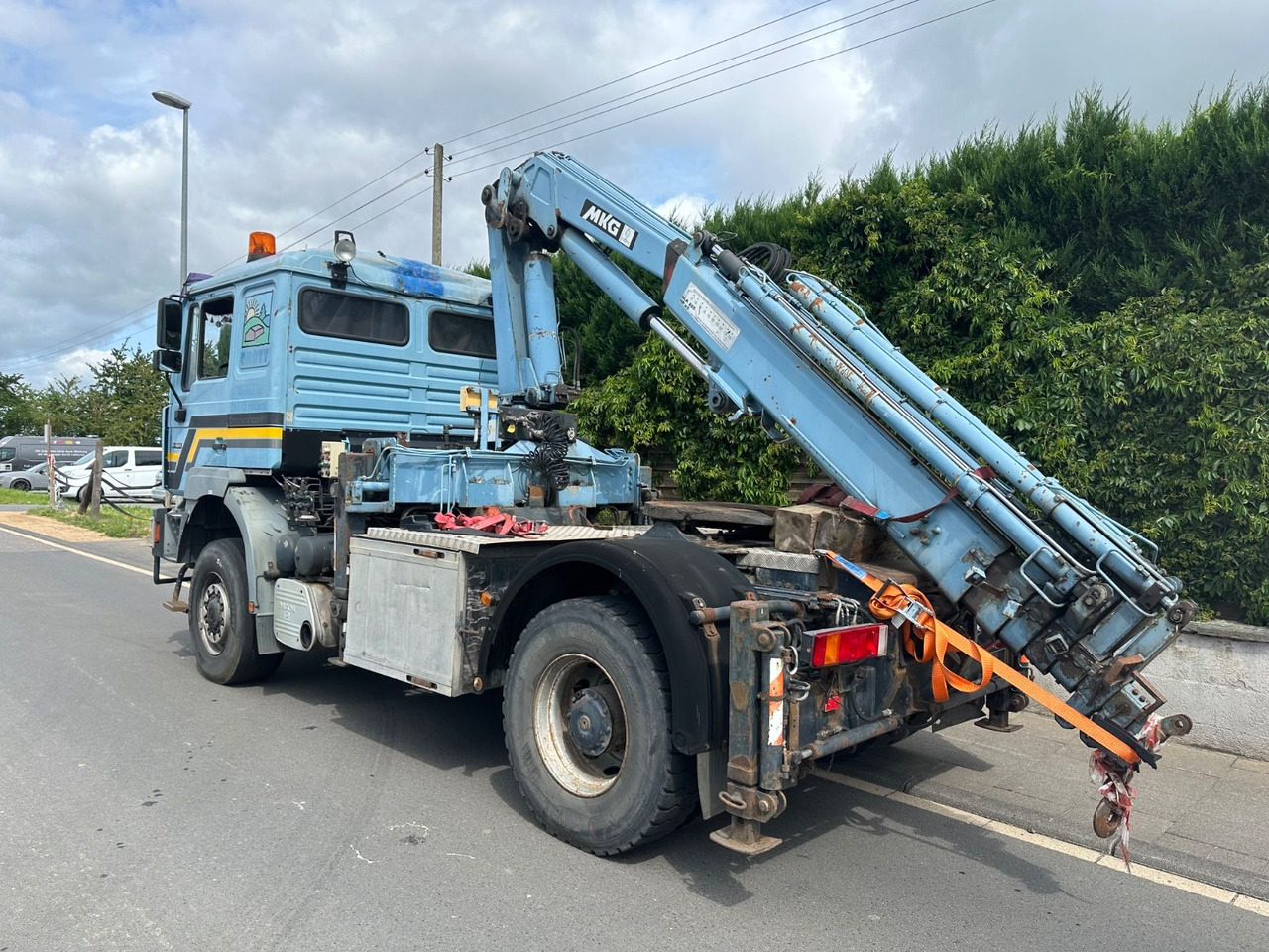 MAN F2000/19.464/4x4/defect crane/AHK - Tracteur routier: photos 5 MAN F2000/19.464/4x4/defect crane/AHK - Tracteur routier: photos 5