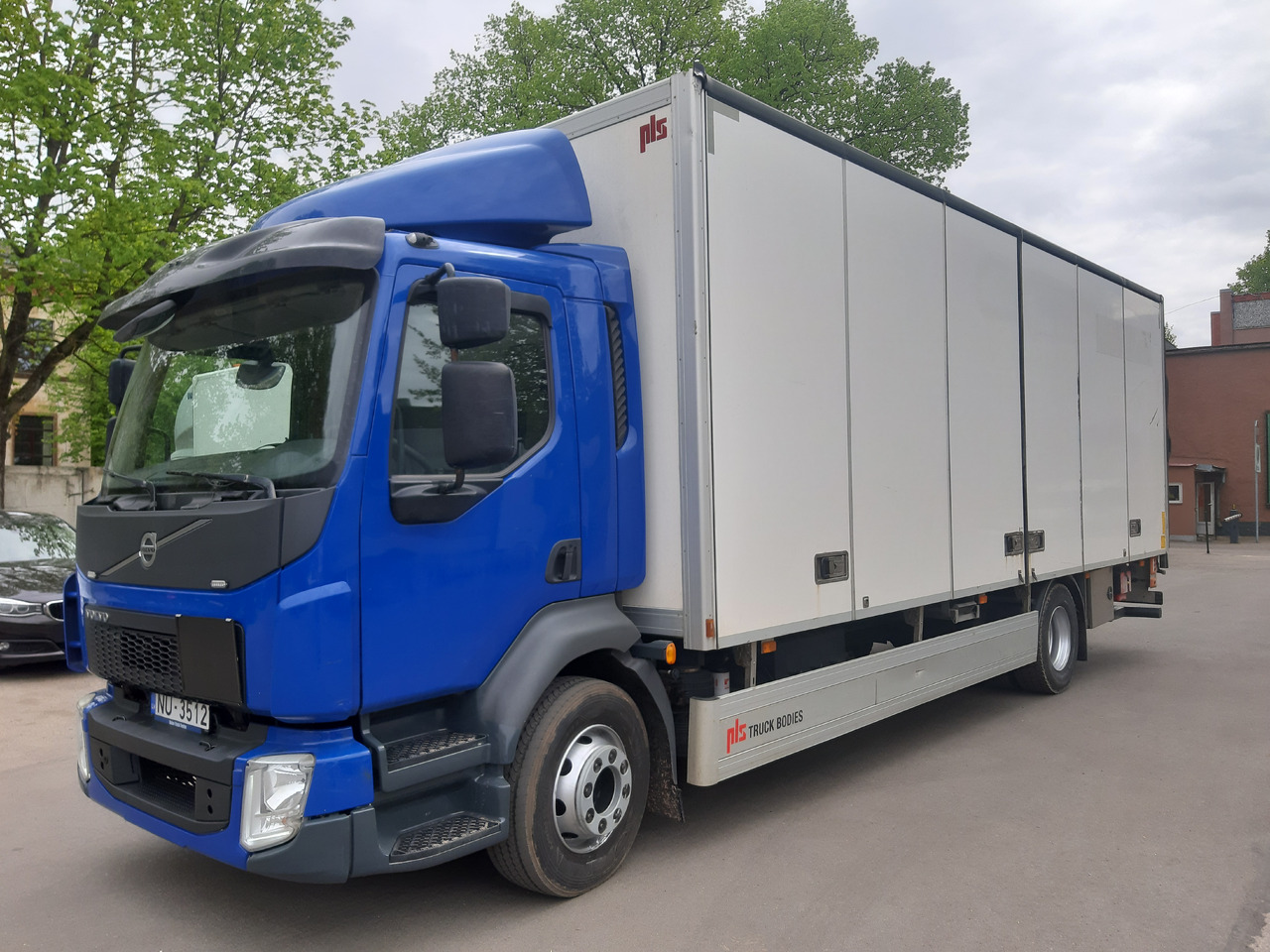 VOLVO FL - Camion fourgon: photos 1 VOLVO FL - Camion fourgon: photos 1