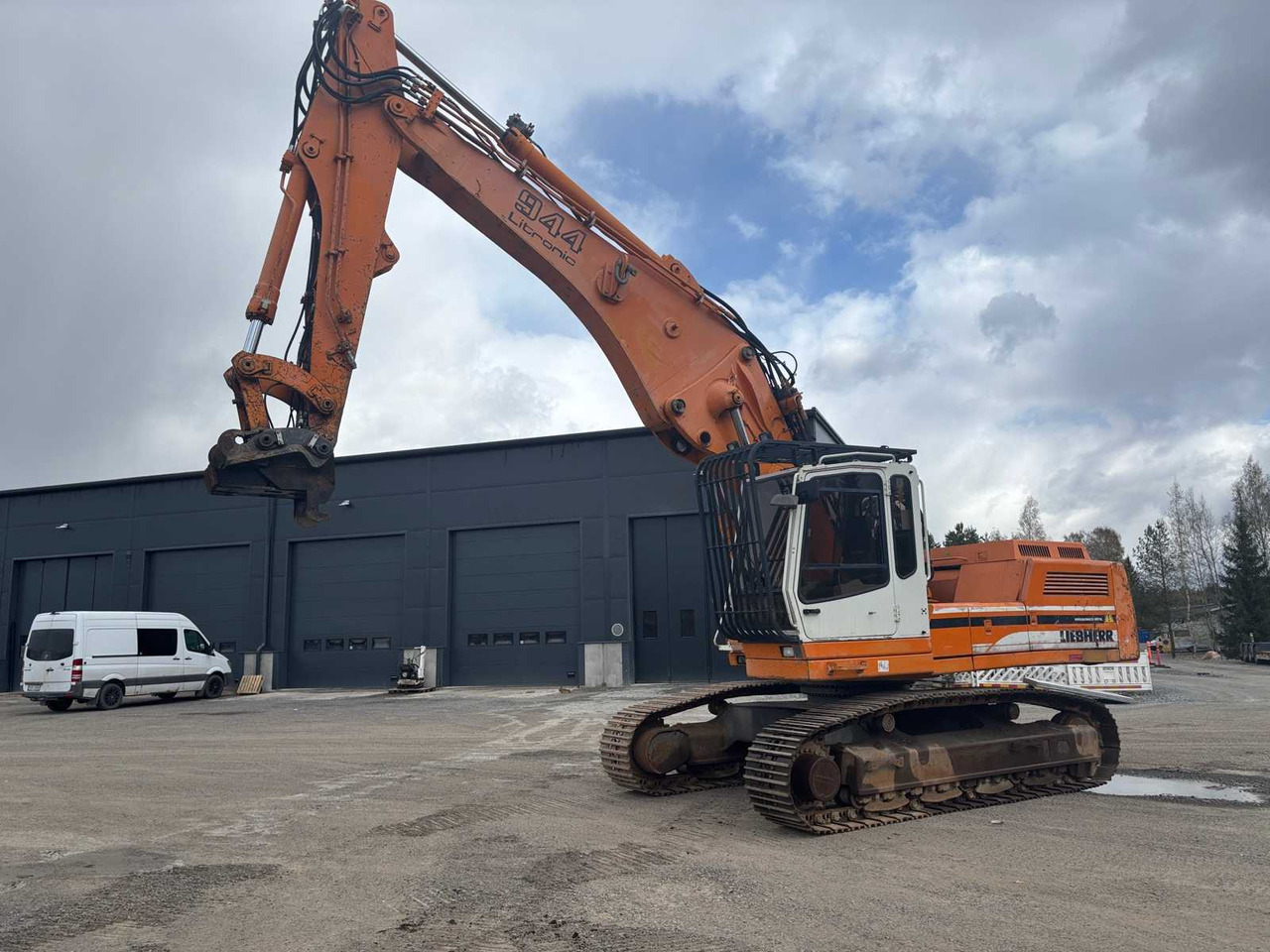 Crawler excavator Liebherr R944B HD-SL With excavator and unloading boom - Pelle sur chenille: photos 1 Crawler excavator Liebherr R944B HD-SL With excavator and unloading boom - Pelle sur chenille: photos 1