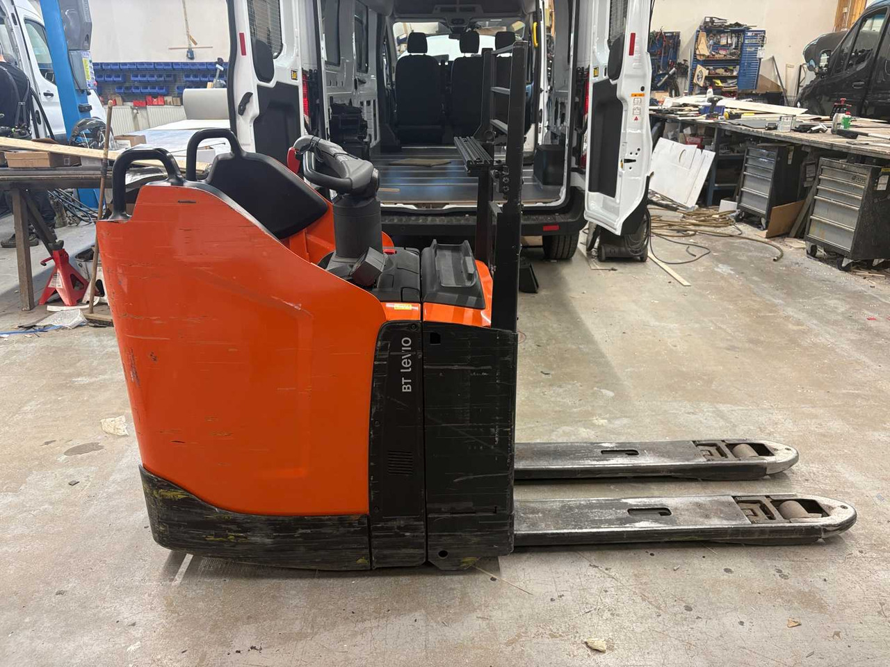 Transpalette Toyota LPE 200 BT Levlo pallet truck: photos 1