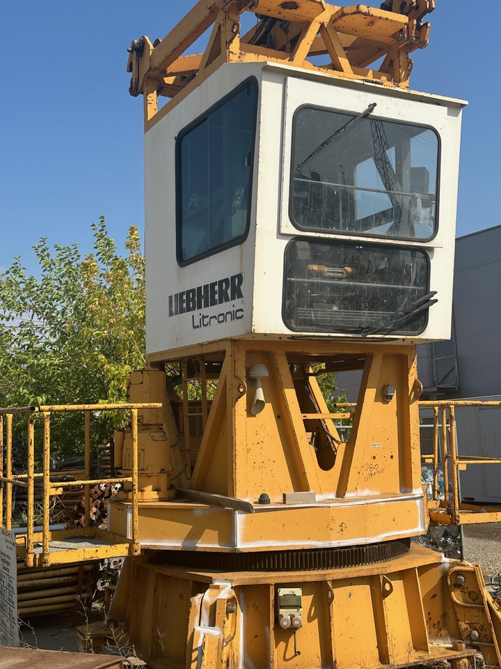 LIEBHERR 140 EC-H10 - Grue à tour: photos 1 LIEBHERR 140 EC-H10 - Grue à tour: photos 1