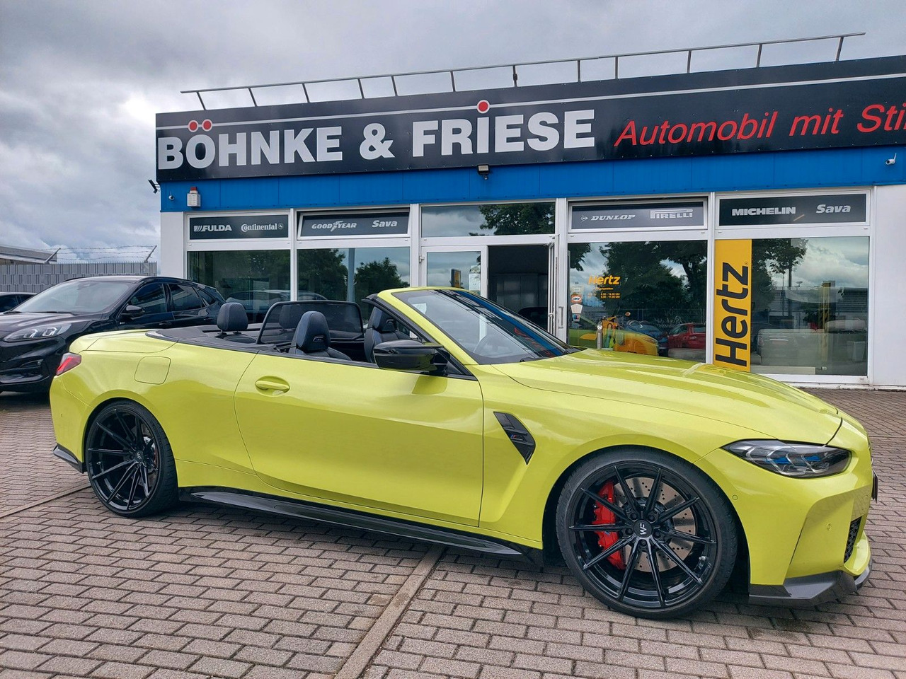 BMW M4 Cabrio G83 xDrive Competition M-Sport H&K - Voiture: photos 1 BMW M4 Cabrio G83 xDrive Competition M-Sport H&K - Voiture: photos 1