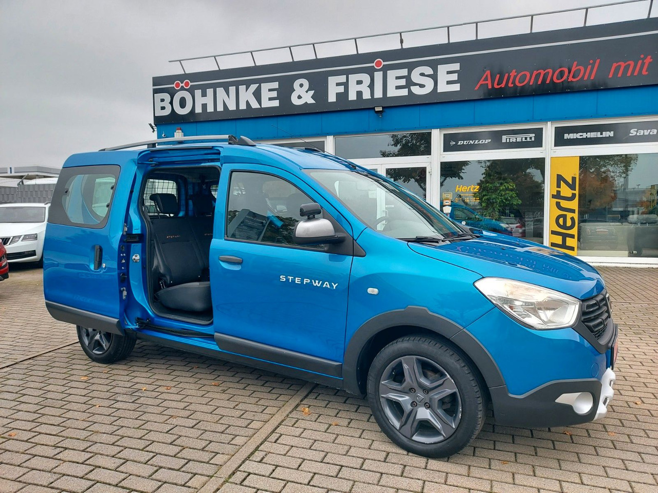 Dacia Dokker Stepway Celebration NAVI PDC AHK - Voiture break: photos 1 Dacia Dokker Stepway Celebration NAVI PDC AHK - Voiture break: photos 1