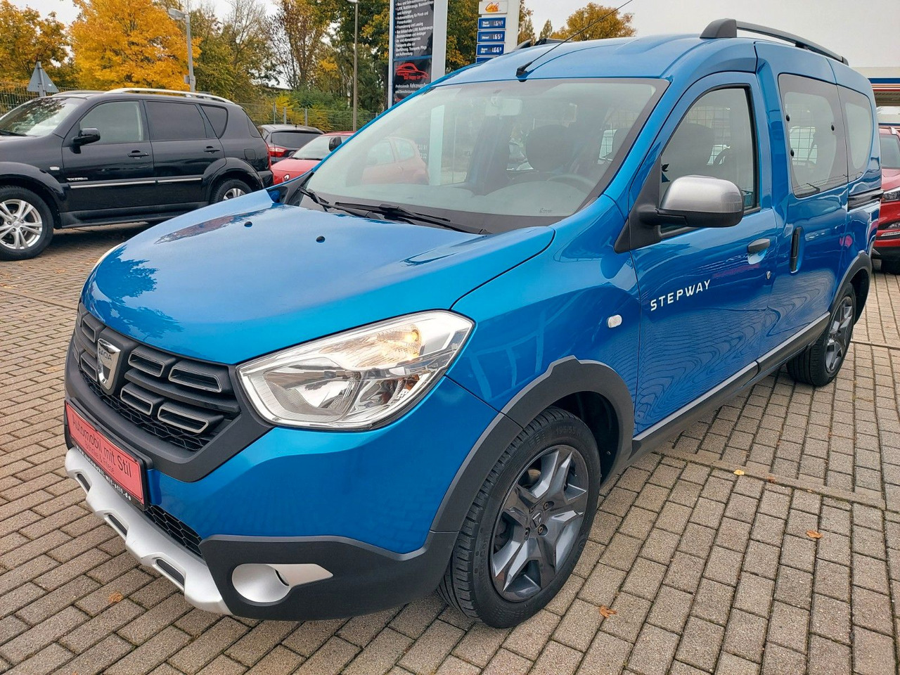 Dacia Dokker Stepway Celebration NAVI PDC AHK - Voiture break: photos 4 Dacia Dokker Stepway Celebration NAVI PDC AHK - Voiture break: photos 4
